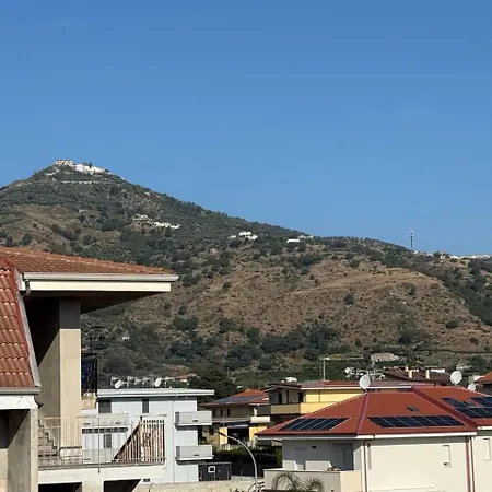 Montepaone Apartment *